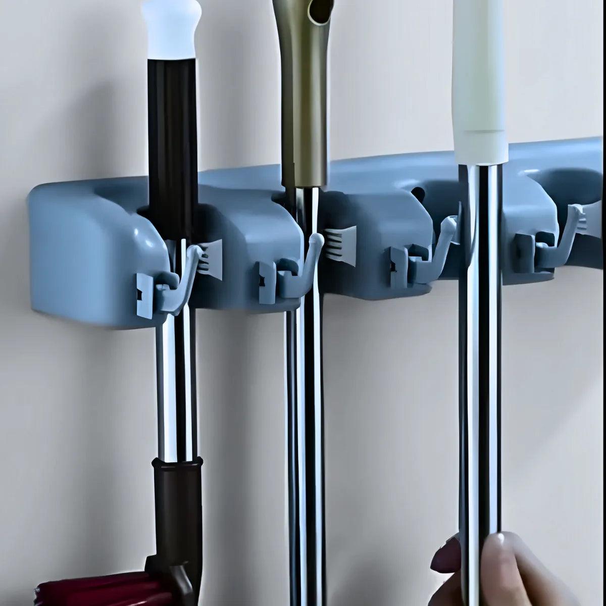 OrganizaFácil – Suporte Multiuso para Vassouras e Utensílios